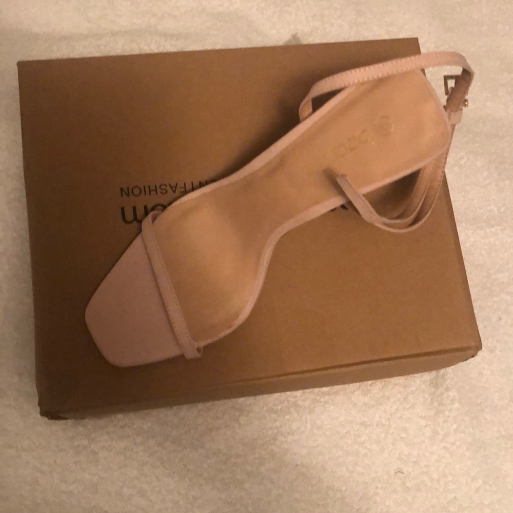 ✨NWB✨Super sexy nude square roe heels